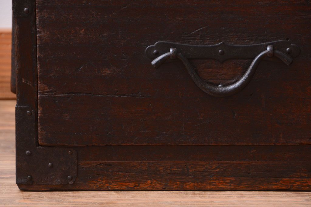 アンティーク家具　古民具・骨董　古い木製のアンティーク衣装箪笥(引き出しローボード)