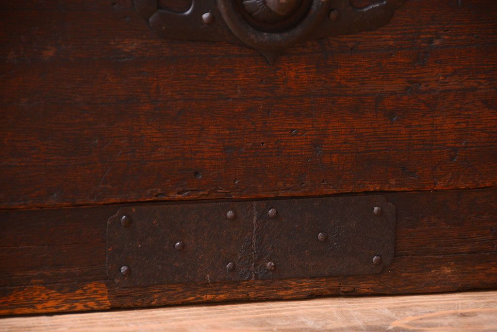 アンティーク家具　古民具・骨董　古い木製のアンティーク衣装箪笥(引き出しローボード)