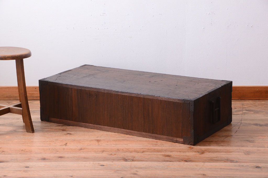 アンティーク家具　古民具・骨董　古い木製のアンティーク衣装箪笥(引き出しローボード)