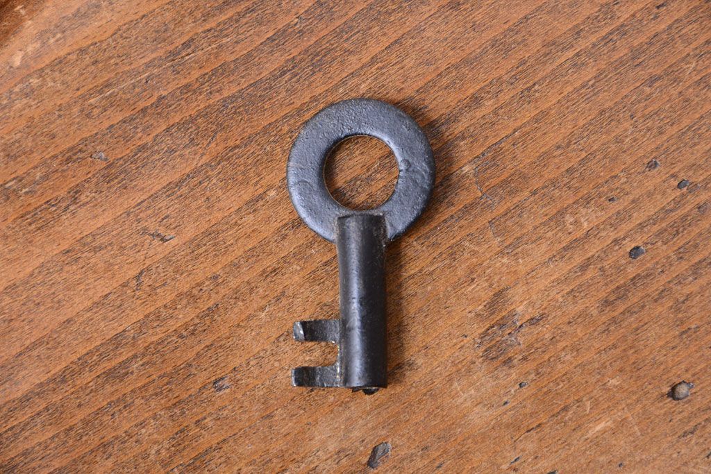 アンティーク家具　古民具・骨董　古い木製のアンティーク衣装箪笥(引き出しローボード)