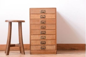 レトロ家具　昭和レトロ　ネームプレート取っ手付き!ナラ材の8杯小引き出し