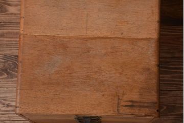 レトロ家具　昭和レトロ　ネームプレート取っ手付き!ナラ材の8杯小引き出し