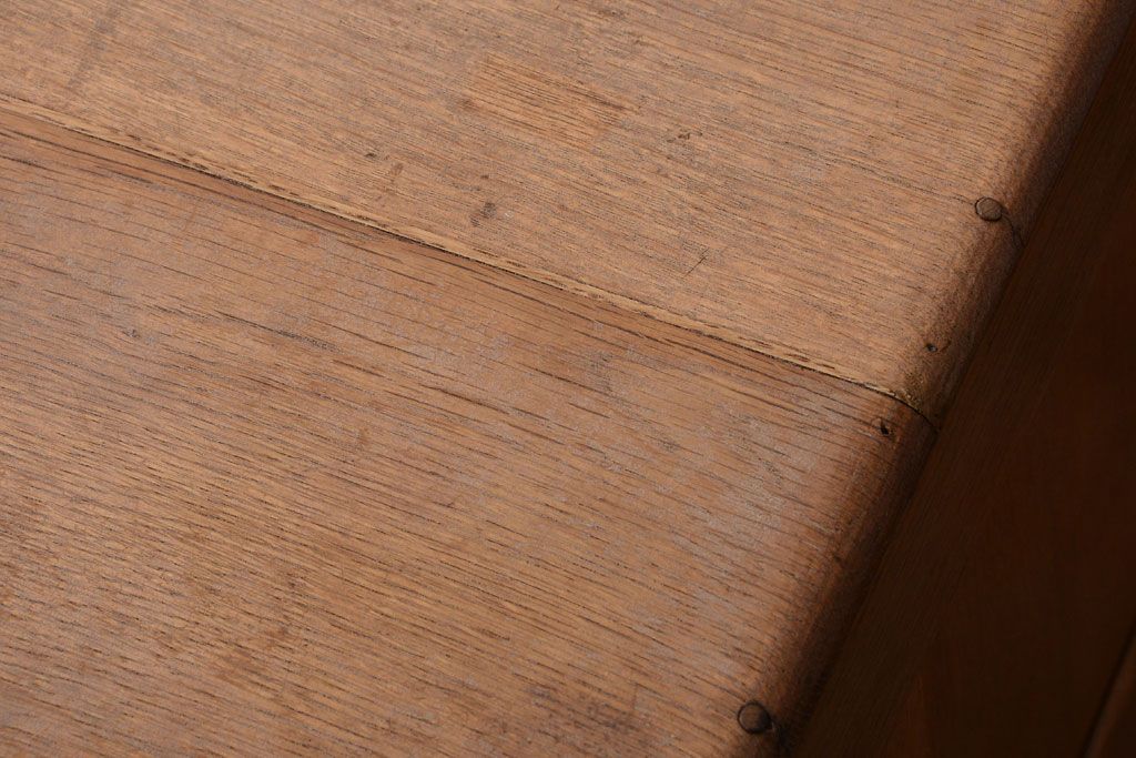 レトロ家具　昭和レトロ　ネームプレート取っ手付き!ナラ材の8杯小引き出し