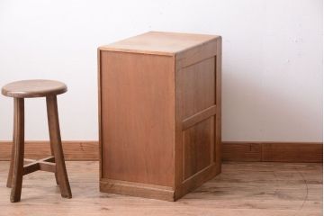 レトロ家具　昭和レトロ　ネームプレート取っ手付き!ナラ材の8杯小引き出し