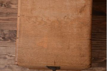 レトロ家具　昭和レトロ　ネームプレート取っ手付き!ナラ材の8杯小引き出し(2)