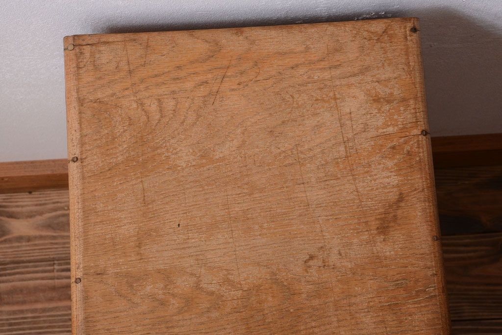 レトロ家具　昭和レトロ　ネームプレート取っ手付き!ナラ材の8杯小引き出し(2)