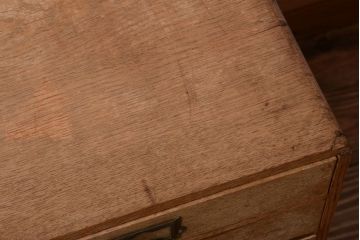 レトロ家具　昭和レトロ　ネームプレート取っ手付き!ナラ材の8杯小引き出し(2)