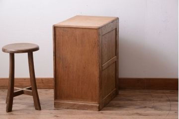レトロ家具　昭和レトロ　ネームプレート取っ手付き!ナラ材の8杯小引き出し(2)