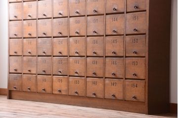 レトロ家具　昭和レトロ　大きなパタパタ収納棚(下駄箱・マス目棚・ロッカー)(2)