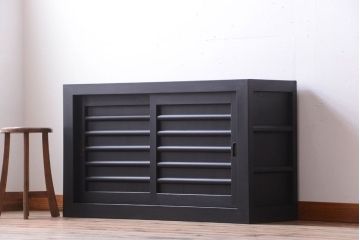 アンティーク家具　アンティーク　四尺　和モダン　艶消しブラック塗装!横桟引き戸の水屋箪笥ローボード(テレビボード)