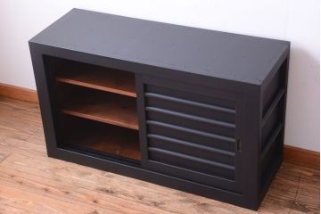 アンティーク家具　アンティーク　四尺　和モダン　艶消しブラック塗装!横桟引き戸の水屋箪笥ローボード(テレビボード)