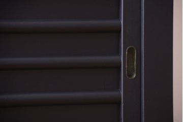 アンティーク家具　アンティーク　四尺　和モダン　艶消しブラック塗装!横桟引き戸の水屋箪笥ローボード(テレビボード)