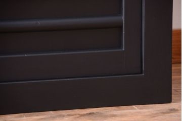 アンティーク家具　アンティーク　四尺　和モダン　艶消しブラック塗装!横桟引き戸の水屋箪笥ローボード(テレビボード)