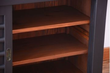 アンティーク家具　アンティーク　四尺　和モダン　艶消しブラック塗装!横桟引き戸の水屋箪笥ローボード(テレビボード)