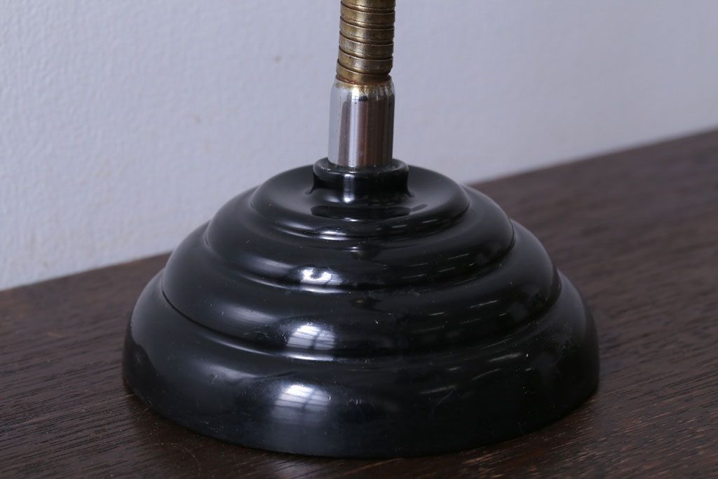 昭和レトロ　アルミシェードの卓上スタンドランプ