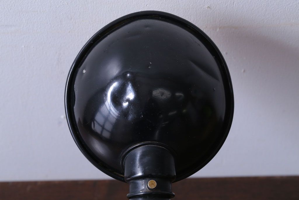 昭和レトロ　アルミシェードの卓上スタンドランプ