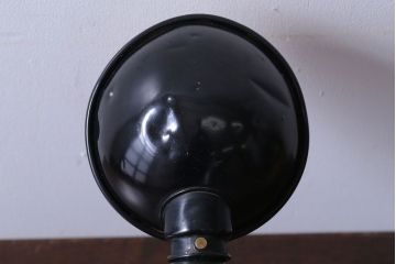 昭和レトロ　アルミシェードの卓上スタンドランプ