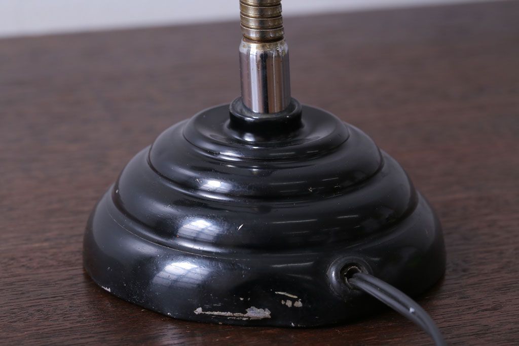 昭和レトロ　アルミシェードの卓上スタンドランプ