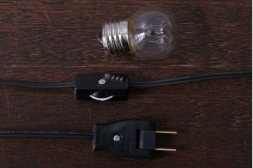 昭和レトロ　アルミシェードの卓上スタンドランプ