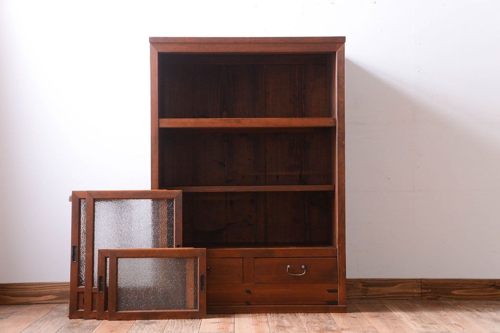 アンティーク家具　和製アンティーク　ダイヤガラス!埋木入りの上品な古い収納戸棚