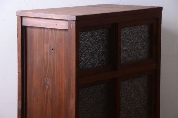 アンティーク家具　和製アンティーク　ダイヤガラス!埋木入りの上品な古い収納戸棚
