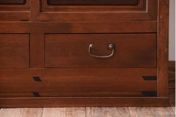 アンティーク家具　和製アンティーク　ダイヤガラス!埋木入りの上品な古い収納戸棚