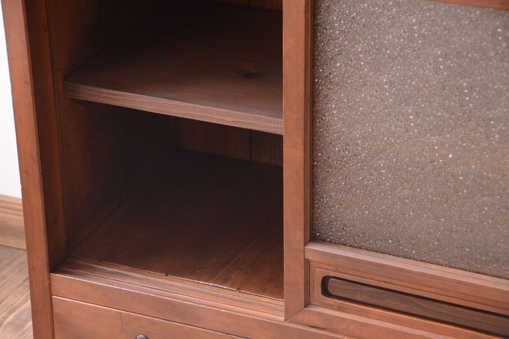 アンティーク家具　和製アンティーク　ダイヤガラス!埋木入りの上品な古い収納戸棚