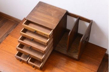 レトロ家具　昭和レトロ　透かし彫り!ネームプレート付きの本立て付き小引き出し