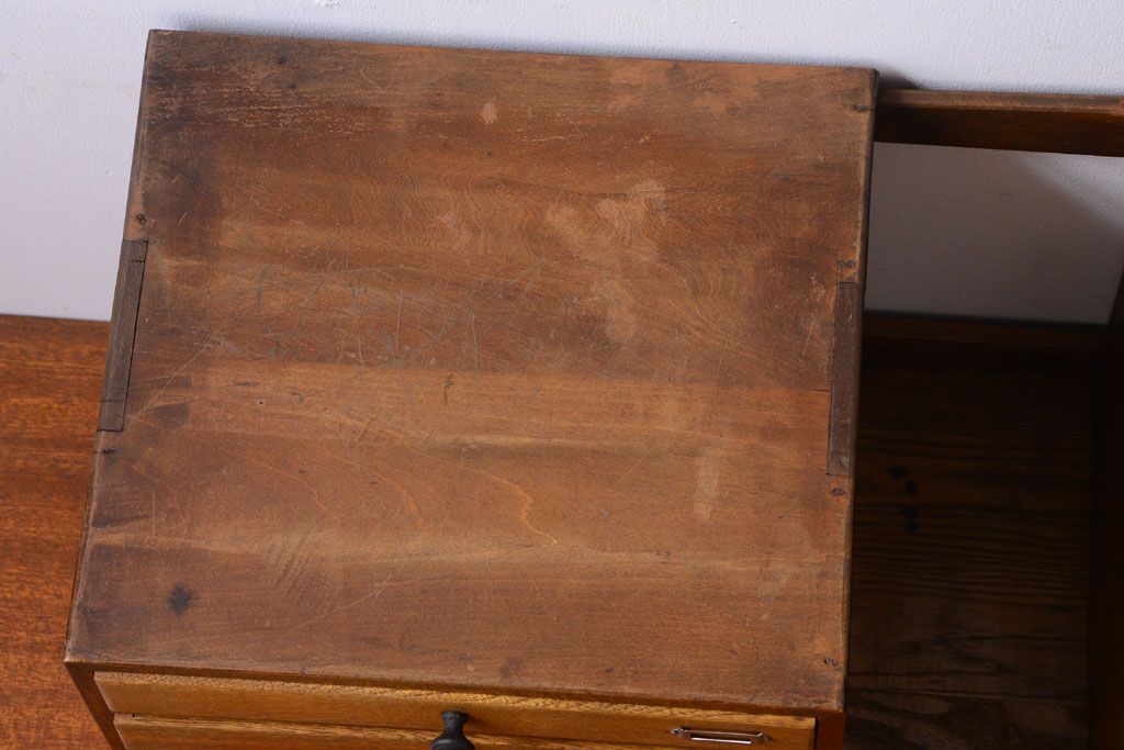 レトロ家具　昭和レトロ　透かし彫り!ネームプレート付きの本立て付き小引き出し