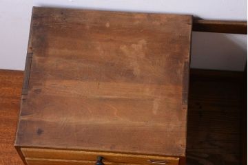 レトロ家具　昭和レトロ　透かし彫り!ネームプレート付きの本立て付き小引き出し