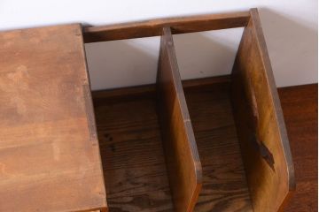 レトロ家具　昭和レトロ　透かし彫り!ネームプレート付きの本立て付き小引き出し