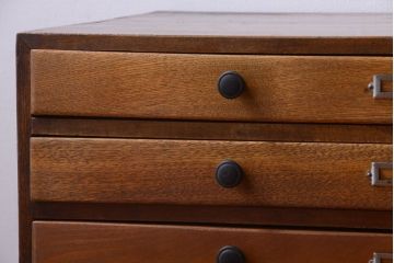 レトロ家具　昭和レトロ　透かし彫り!ネームプレート付きの本立て付き小引き出し