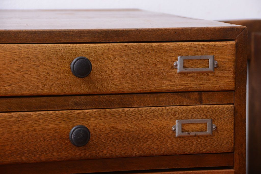 レトロ家具　昭和レトロ　透かし彫り!ネームプレート付きの本立て付き小引き出し