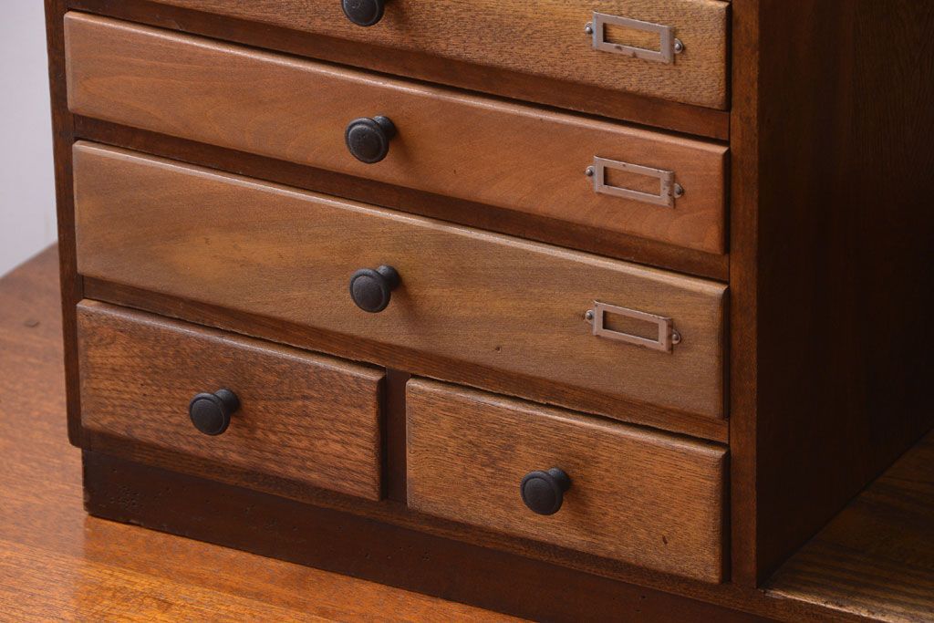 レトロ家具　昭和レトロ　透かし彫り!ネームプレート付きの本立て付き小引き出し