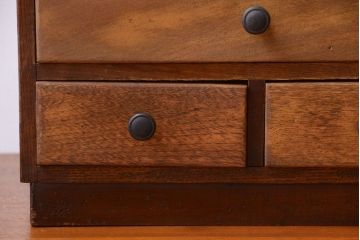 レトロ家具　昭和レトロ　透かし彫り!ネームプレート付きの本立て付き小引き出し