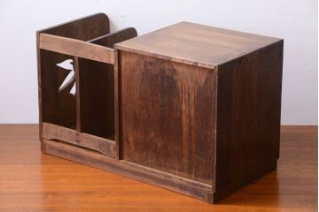 レトロ家具　昭和レトロ　透かし彫り!ネームプレート付きの本立て付き小引き出し