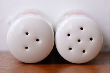 アンティーク雑貨　イギリスビンテージ　J&G　MEAKIN(ミーキン) POPPY(ポピー)シリーズ　ジャグ・ソルト&ペッパー・小皿4点セット(洋食器)