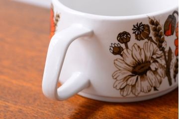 アンティーク雑貨　イギリスビンテージ　J&G　MEAKIN(ミーキン) POPPY(ポピー)シリーズ　ジャグ・ソルト&ペッパー・小皿4点セット(洋食器)