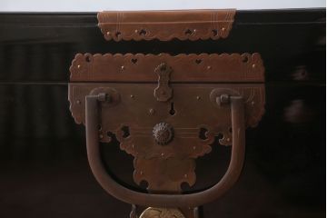 アンティーク雑貨　古民具・骨董　高級品!銅金具が上品なアンティーク挟み箱(時代箱・収納箱)