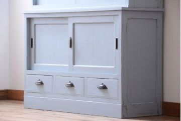 アンティーク家具　アンティークペイント　内部壁紙仕上げ!おしゃれなカップボード(食器棚)