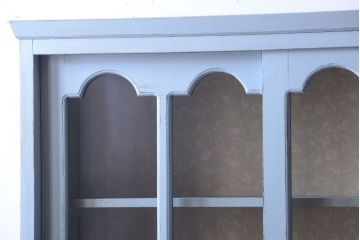 アンティーク家具　アンティークペイント　内部壁紙仕上げ!おしゃれなカップボード(食器棚)