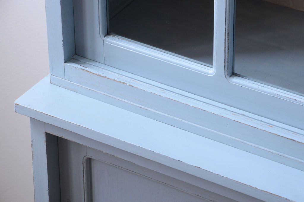 アンティーク家具　アンティークペイント　内部壁紙仕上げ!おしゃれなカップボード(食器棚)