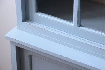 アンティーク家具　アンティークペイント　内部壁紙仕上げ!おしゃれなカップボード(食器棚)