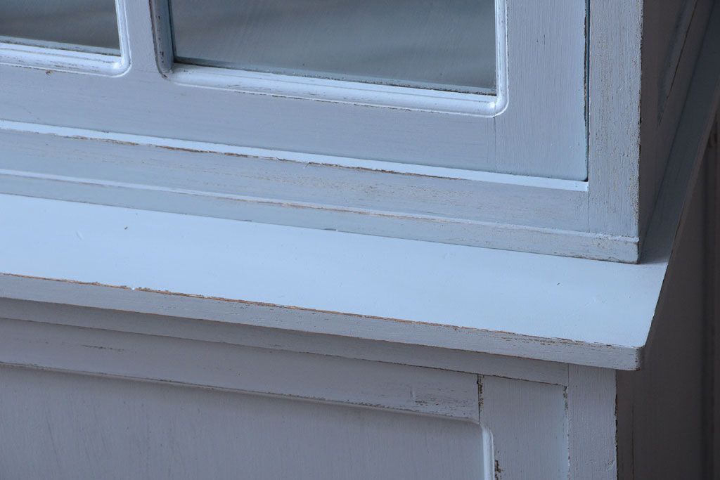 アンティーク家具　アンティークペイント　内部壁紙仕上げ!おしゃれなカップボード(食器棚)