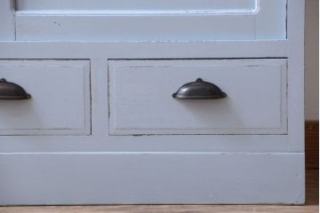 アンティーク家具　アンティークペイント　内部壁紙仕上げ!おしゃれなカップボード(食器棚)