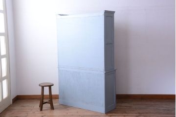 アンティーク家具　アンティークペイント　内部壁紙仕上げ!おしゃれなカップボード(食器棚)