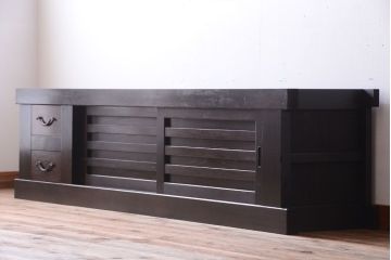 アンティーク家具　古民具・骨董　明治〜大正　横桟引き戸のアンティーク水屋箪笥ローボード(テレビ台、キャビネット、収納棚)