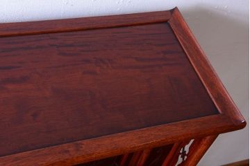 中古　唐木・花梨材　豪華な飾り棚(カリン材)