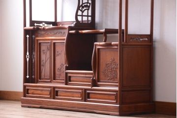 中古　唐木・花梨材　豪華な飾り棚(カリン材)