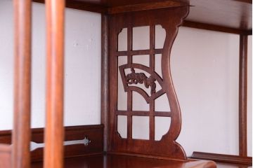 中古　唐木・花梨材　豪華な飾り棚(カリン材)